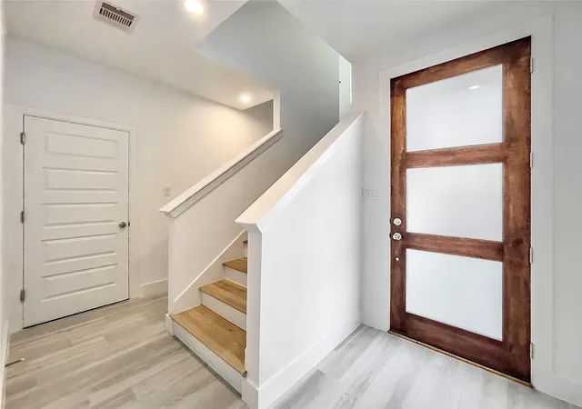 Photo 4 of Single family home for sale at 7711 Westside Villas Ln, Houston, TX 77055 | MLS# 21303100 | Listing updated on 2026-09-20