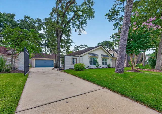 Photo 4 of Sale Pending at 602 Patchester Dr, Houston, TX 77079 | MLS# 39848519 | Listing updated on 2026-10-07