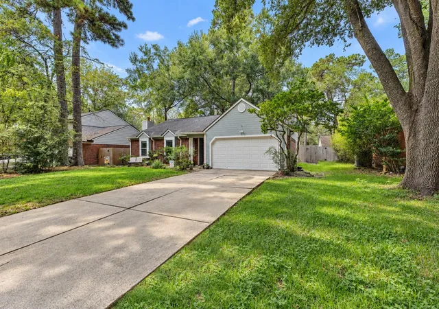 Photo 3 of Single family home for sale at 3319 Crk Shadows Dr, Kingwood, TX 77339 | MLS# 19926353 | Listing updated on 2026-10-03