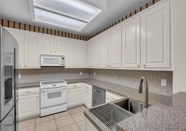 Photo 4 of Townhouse for sale at 14420 Walters Rd #30, Houston, TX 77014 | MLS# 93733686 | Listing updated on 2026-09-17