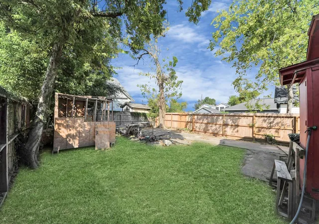 Photo 4 of Single family home for sale at 919 E 32nd Street, Houston, TX 77022 | MLS# 62222062 | Listing updated on 2026-09-15