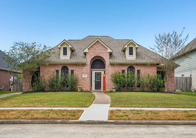 Photo 1 of Single family home for sale at 2424 Piney Woods Dr, Pearland, TX 77581 | MLS# 72879983 | Listing updated on 2026-10-08