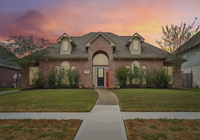 Photo 2 of Single family home for sale at 2424 Piney Woods Dr, Pearland, TX 77581 | MLS# 72879983 | Listing updated on 2026-10-08