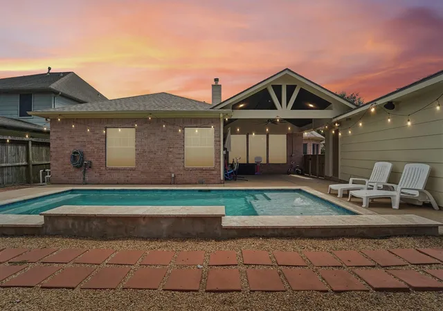 Photo 3 of Single family home for sale at 2424 Piney Woods Dr, Pearland, TX 77581 | MLS# 72879983 | Listing updated on 2026-10-08