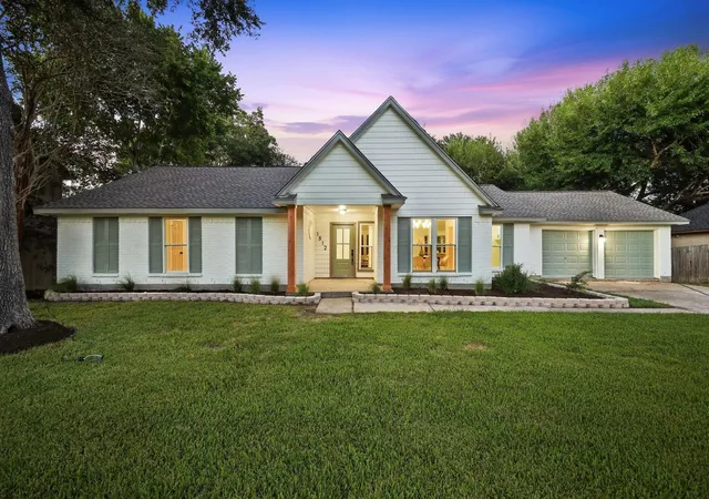 Photo 1 of Sale Pending at 1512 Windsor Dr, Friendswood, TX 77546 | MLS# 17216087 | Listing updated on 2026-10-05