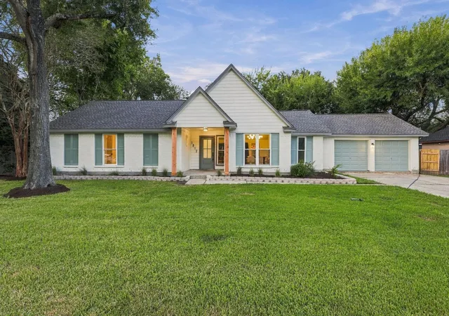 Photo 2 of Sale Pending at 1512 Windsor Dr, Friendswood, TX 77546 | MLS# 17216087 | Listing updated on 2026-10-05