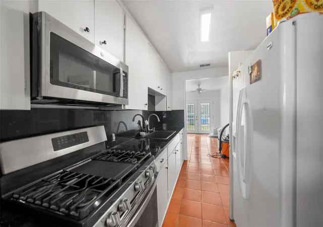 Photo 4 of Single family home for sale at 7303 Long Point Rd, Houston, TX 77055 | MLS# 18628993 | Listing updated on 2026-09-23