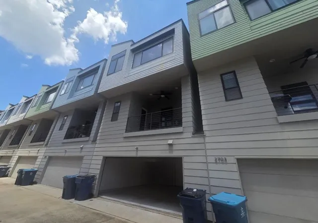 Photo 2 of Sale Pending at 2705 St Emanuel St, Houston, TX 77004 | MLS# 4794696 | Listing updated on 2026-10-04