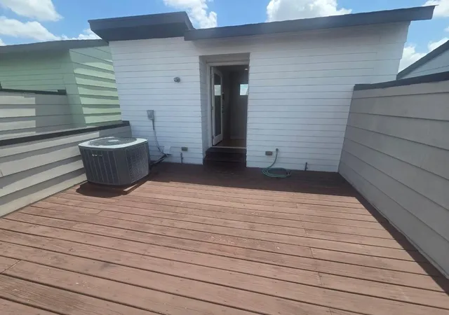 Photo 3 of Sale Pending at 2705 St Emanuel St, Houston, TX 77004 | MLS# 4794696 | Listing updated on 2026-10-04