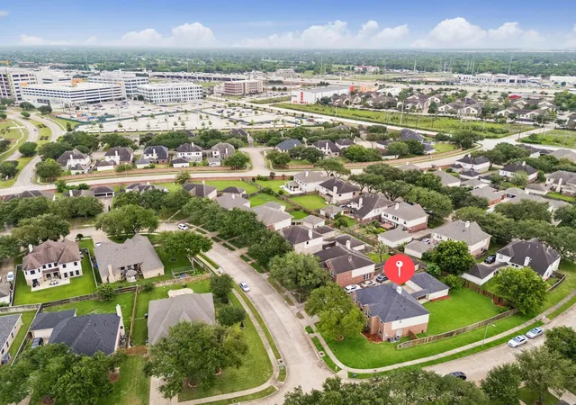 Photo 2 of Single family home for sale at 5002 Hearth Holw Ln, Sugar Land, TX 77479 | MLS# 57758580 | Listing updated on 2026-10-06