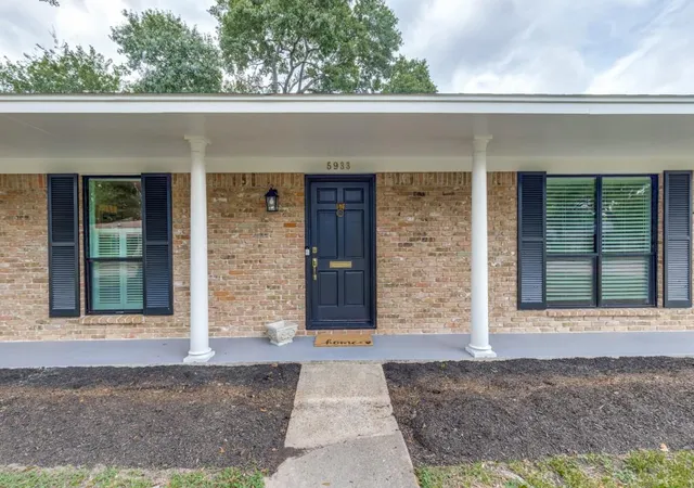 Photo 3 of Single family home for sale at 5933 Birdwood Rd, Houston, TX 77074 | MLS# 89253396 | Listing updated on 2026-09-28