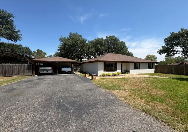 Photo 2 of Sale Pending at 1011 Lee Rd, Columbus, TX 78934 | MLS# 56898719 | Listing updated on 2026-09-15