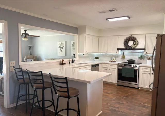 Photo 3 of Sale Pending at 1011 Lee Rd, Columbus, TX 78934 | MLS# 56898719 | Listing updated on 2026-09-15