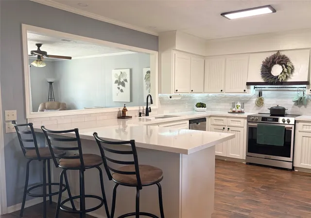 Photo 3 of Sale Pending at 1011 Lee Rd, Columbus, TX 78934 | MLS# 56898719 | Listing updated on 2026-09-15