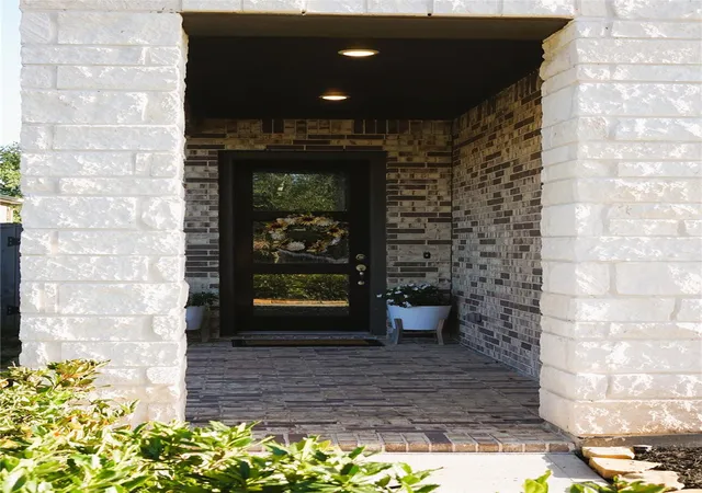 Photo 2 of Single family home for sale at 352 Mallorn Ln, Montgomery, TX 77316 | MLS# 92108826 | Listing updated on 2026-09-11