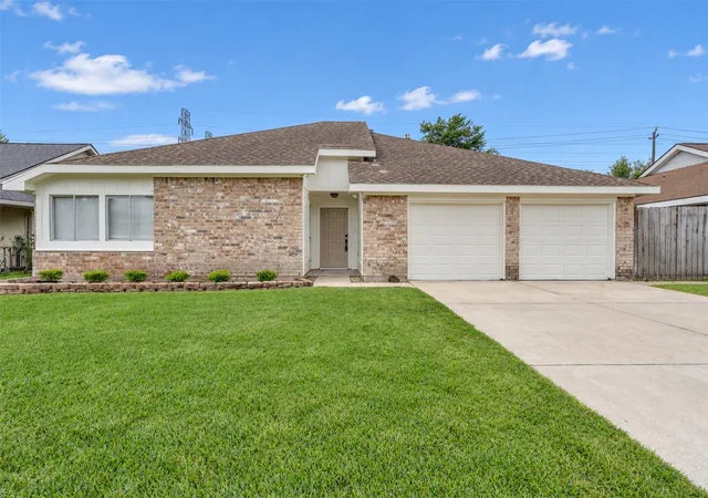Photo 1 of Sale Pending at 15814 Roxton Ridge Dr, Webster, TX 77598 | MLS# 70614934 | Listing updated on 2026-09-19