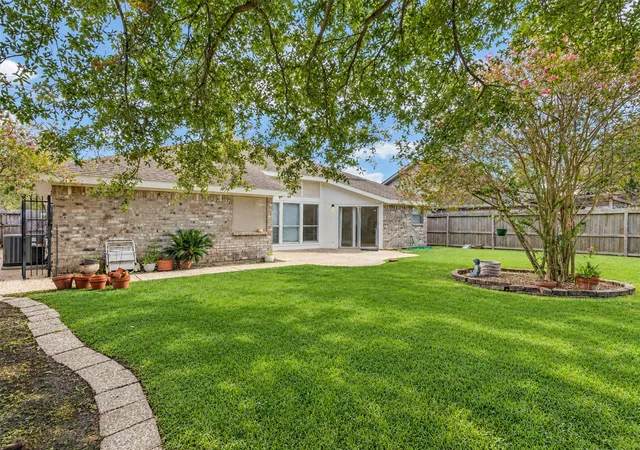 Photo 2 of Sale Pending at 15814 Roxton Ridge Dr, Webster, TX 77598 | MLS# 70614934 | Listing updated on 2026-09-19
