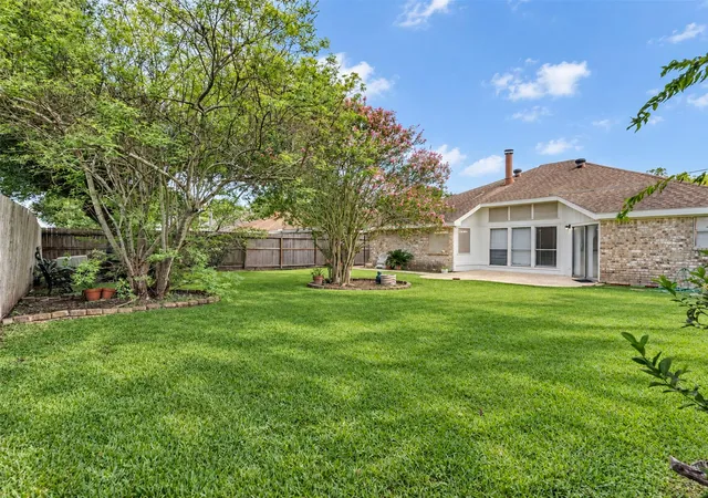 Photo 3 of Sale Pending at 15814 Roxton Ridge Dr, Webster, TX 77598 | MLS# 70614934 | Listing updated on 2026-09-19