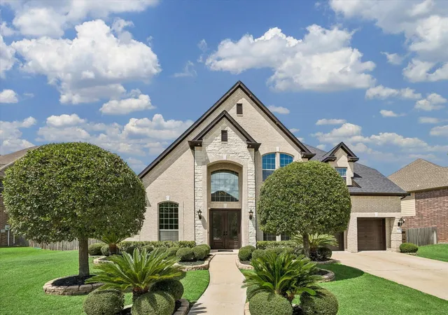 Photo 1 of Sale Pending at 5802 White River Pass Ln, Sugar Land, TX 77479 | MLS# 86140781 | Listing updated on 2026-09-27