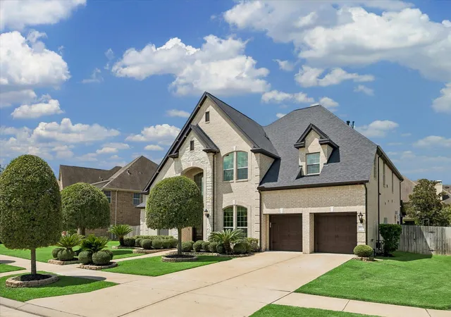 Photo 2 of Sale Pending at 5802 White River Pass Ln, Sugar Land, TX 77479 | MLS# 86140781 | Listing updated on 2026-09-27