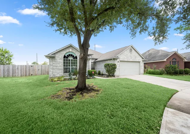 Photo 2 of Single family home for sale at 11742 Pinos Altos Dr, Tomball, TX 77377 | MLS# 40238401 | Listing updated on 2026-10-02