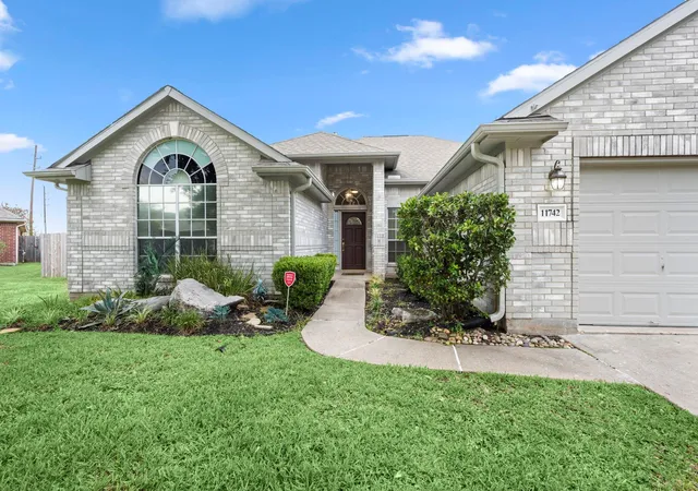 Photo 3 of Single family home for sale at 11742 Pinos Altos Dr, Tomball, TX 77377 | MLS# 40238401 | Listing updated on 2026-10-02