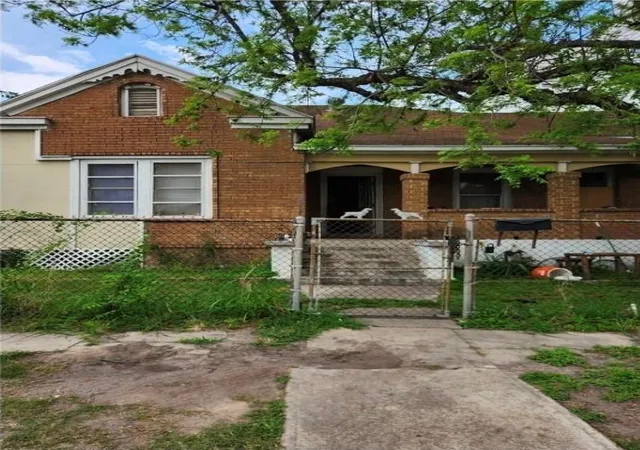 Photo 3 of Sale Pending at 1717 Maury St, Houston, TX 77026 | MLS# 95066208 | Listing updated on 2026-10-07
