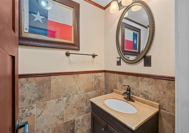Photo 3 of Single family home for sale at 2119 Tree Ln, Kingwood, TX 77339 | MLS# 17763091 | Listing updated on 2026-09-08