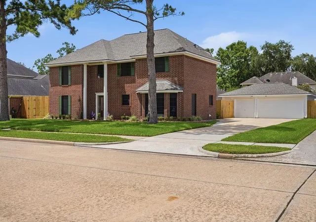 Photo 3 of Single family home for sale at 1309 Rachel Ct, Pearland, TX 77581 | MLS# 6074933 | Listing updated on 2026-10-07