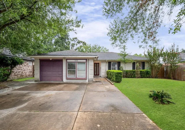 Photo 2 of Single family home for sale at 1322 Saddle Rock Dr, Houston, TX 77088 | MLS# 28950191 | Listing updated on 2026-09-16