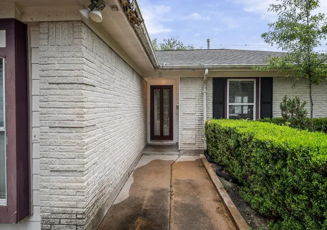 Photo 3 of Single family home for sale at 1322 Saddle Rock Dr, Houston, TX 77088 | MLS# 28950191 | Listing updated on 2026-09-16