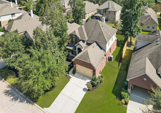 Photo 3 of Single family home for sale at 27 Hearthwick Rd, Tomball, TX 77375 | MLS# 3978400 | Listing updated on 2026-09-23