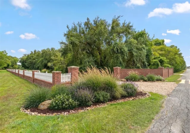 Photo 3 of Land for sale at 325 Bay Ave S, Kemah, TX 77565 | MLS# 42695668 | Listing updated on 2026-09-08