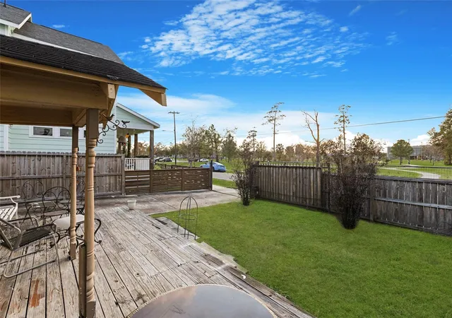 Photo 2 of Sale Pending at 1106 Northwood St, Houston, TX 77009 | MLS# 85494312 | Listing updated on 2026-09-02