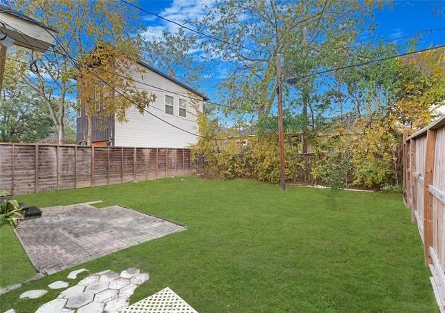Photo 3 of Sale Pending at 1106 Northwood St, Houston, TX 77009 | MLS# 85494312 | Listing updated on 2026-09-02