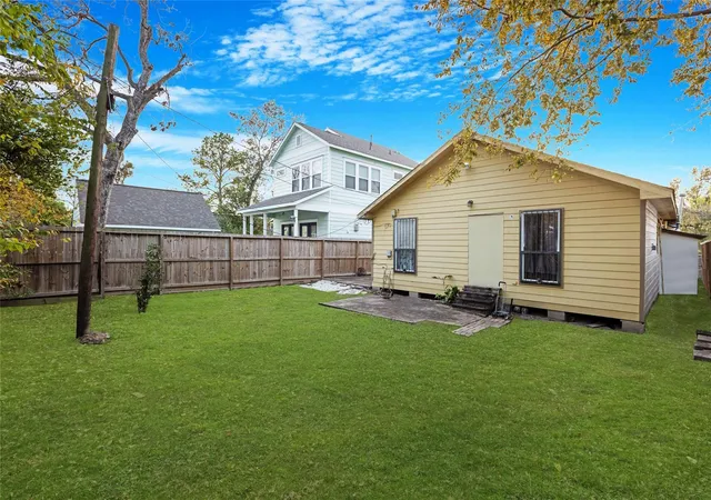 Photo 4 of Sale Pending at 1106 Northwood St, Houston, TX 77009 | MLS# 85494312 | Listing updated on 2026-09-02