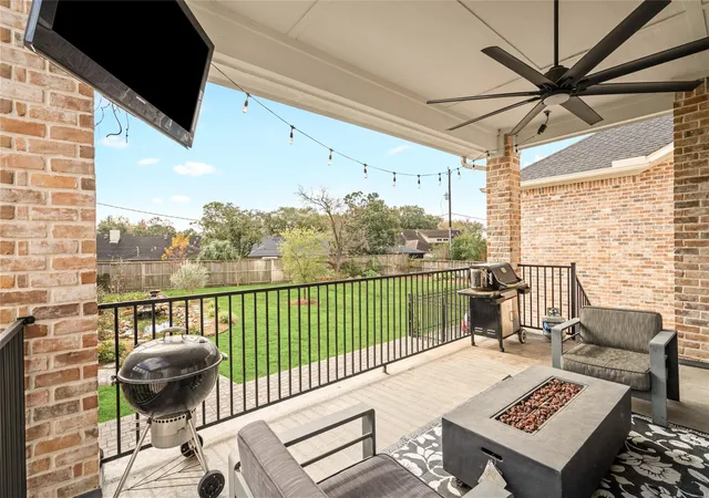 Photo 3 of Single family home for sale at 5319 Braesheather Dr, Houston, TX 77096 | MLS# 76894969 | Listing updated on 2026-09-20