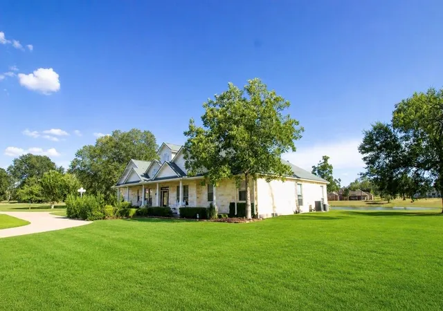 Photo 2 of Single family home for sale at 305 Brassie Dr, Hempstead, TX 77445 | MLS# 18389132 | Listing updated on 2026-09-09