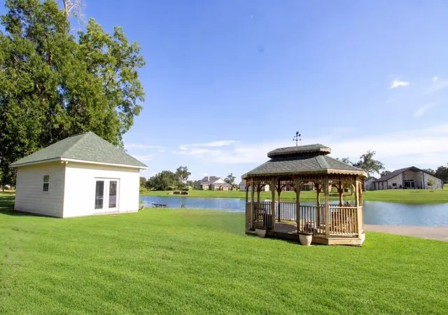 Photo 4 of Single family home for sale at 305 Brassie Dr, Hempstead, TX 77445 | MLS# 18389132 | Listing updated on 2026-09-09