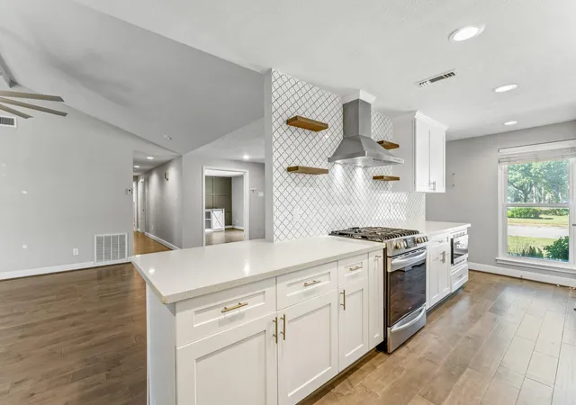 Photo 4 of Single family home for sale at 2515 Blue Willow Dr, Houston, TX 77042 | MLS# 39897222 | Listing updated on 2026-09-11