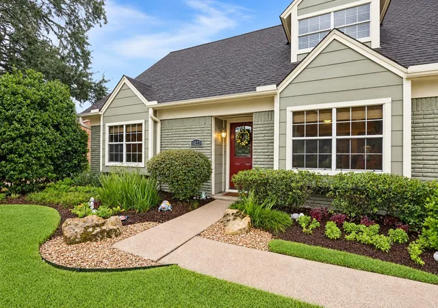 Photo 1 of Single family home for sale at 6023 Beaudry Dr, Houston, TX 77035 | MLS# 55386900 | Listing updated on 2026-09-24