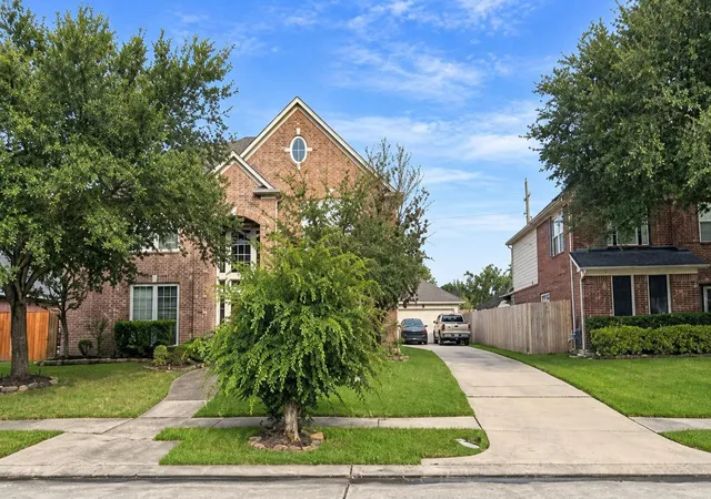 Photo 2 of Single family home for sale at 15827 Maple Shrs Dr, Houston, TX 77044 | MLS# 65484352 | Listing updated on 2026-10-02