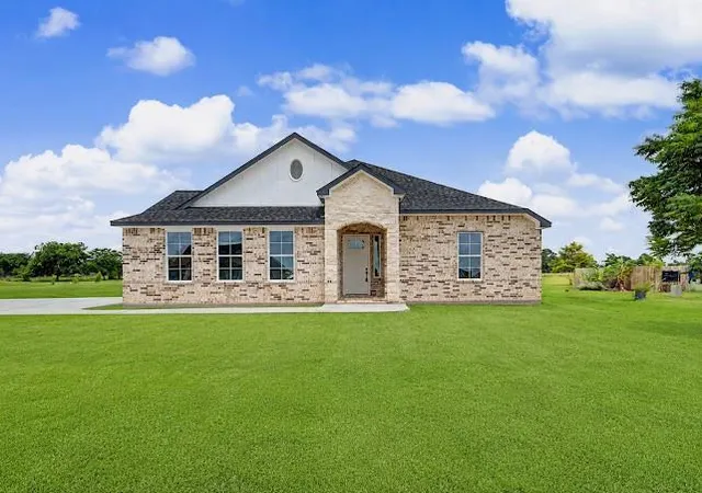 Photo 3 of Single family home for sale at 1220 Appaloosa Cir, Angleton, TX 77515 | MLS# 46113957 | Listing updated on 2026-09-13