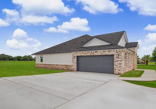Photo 3 of Single family home for sale at 1220 Appaloosa Cir, Angleton, TX 77515 | MLS# 46113957 | Listing updated on 2026-09-13