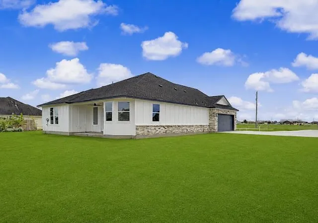 Photo 4 of Single family home for sale at 1220 Appaloosa Cir, Angleton, TX 77515 | MLS# 46113957 | Listing updated on 2026-09-13