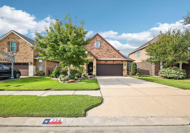 Photo 2 of Single family home for sale at 230 Bayside Xing Dr, La Porte, TX 77571 | MLS# 21716668 | Listing updated on 2026-09-20