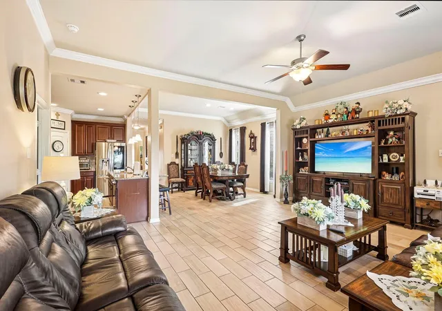 Photo 3 of Single family home for sale at 230 Bayside Xing Dr, La Porte, TX 77571 | MLS# 21716668 | Listing updated on 2026-09-20