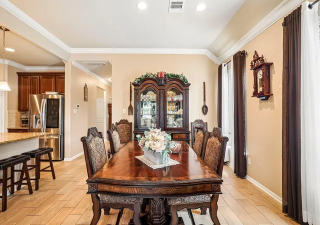Photo 4 of Single family home for sale at 230 Bayside Xing Dr, La Porte, TX 77571 | MLS# 21716668 | Listing updated on 2026-09-20