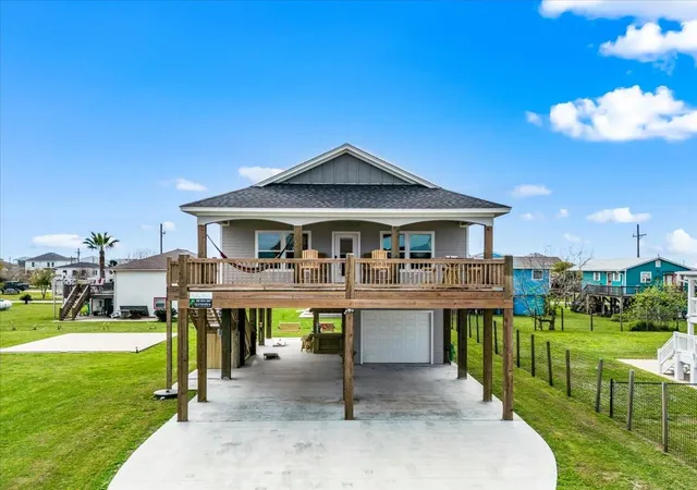 Photo 2 of Single family home for sale at 961 Palmetto Dr, Port Bolivar, TX 77650 | MLS# 75955332 | Listing updated on 2026-09-15