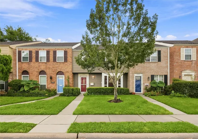 Photo 2 of Townhouse for sale at 14505 Still Meadow Dr, Houston, TX 77079 | MLS# 8879222 | Listing updated on 2026-09-21